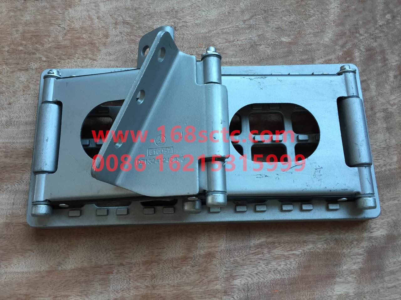 DZ13241240930-SHACMAN-Cast iron hinged step assemblybottom left-DeLongF3000 2014Kuan