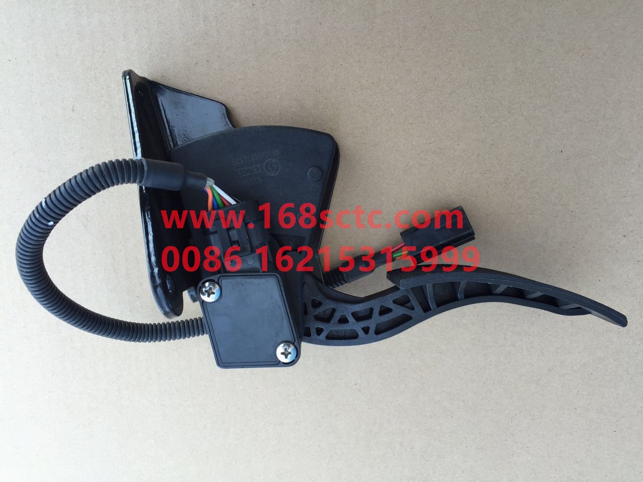 DZ97189570186-SHACMAN-Electronic accelerator pedal-DeLongX3000 2013Kuan