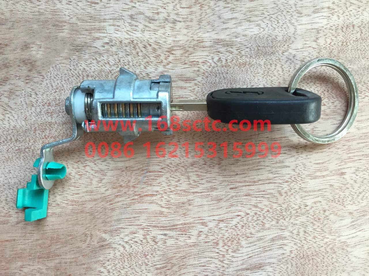 DZ14251340052-SHACMAN-Door outer handle lock cylinder part right-DeLongX3000 2013Kuan