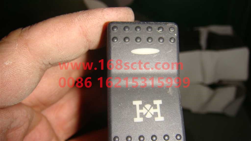 WG9925581025-SINOTRUK HOWO-Axis differential switch-HaoWoT7HKuan