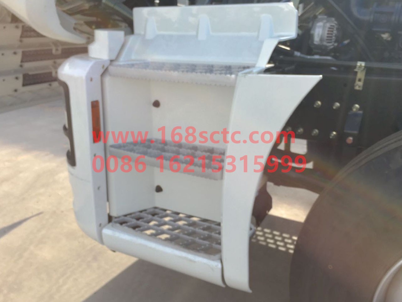 DZ13241240423-SHACMAN-upper decorative panelLeftWhite-DeLongF3000 2012Kuan