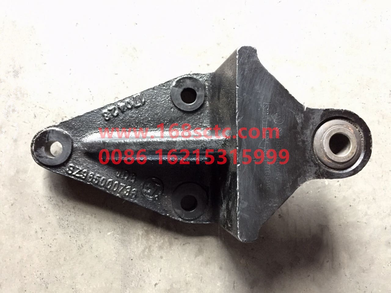 SZ965000747-SHACMAN-Stabilizer bar bracket assembly SCB-DeLongM3000 2012Kuan