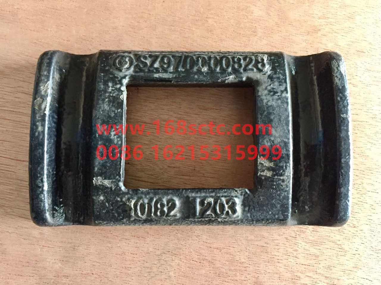 SZ970000828-SHACMAN-Front leaf spring pressure plate-DeLongM3000 2012Kuan