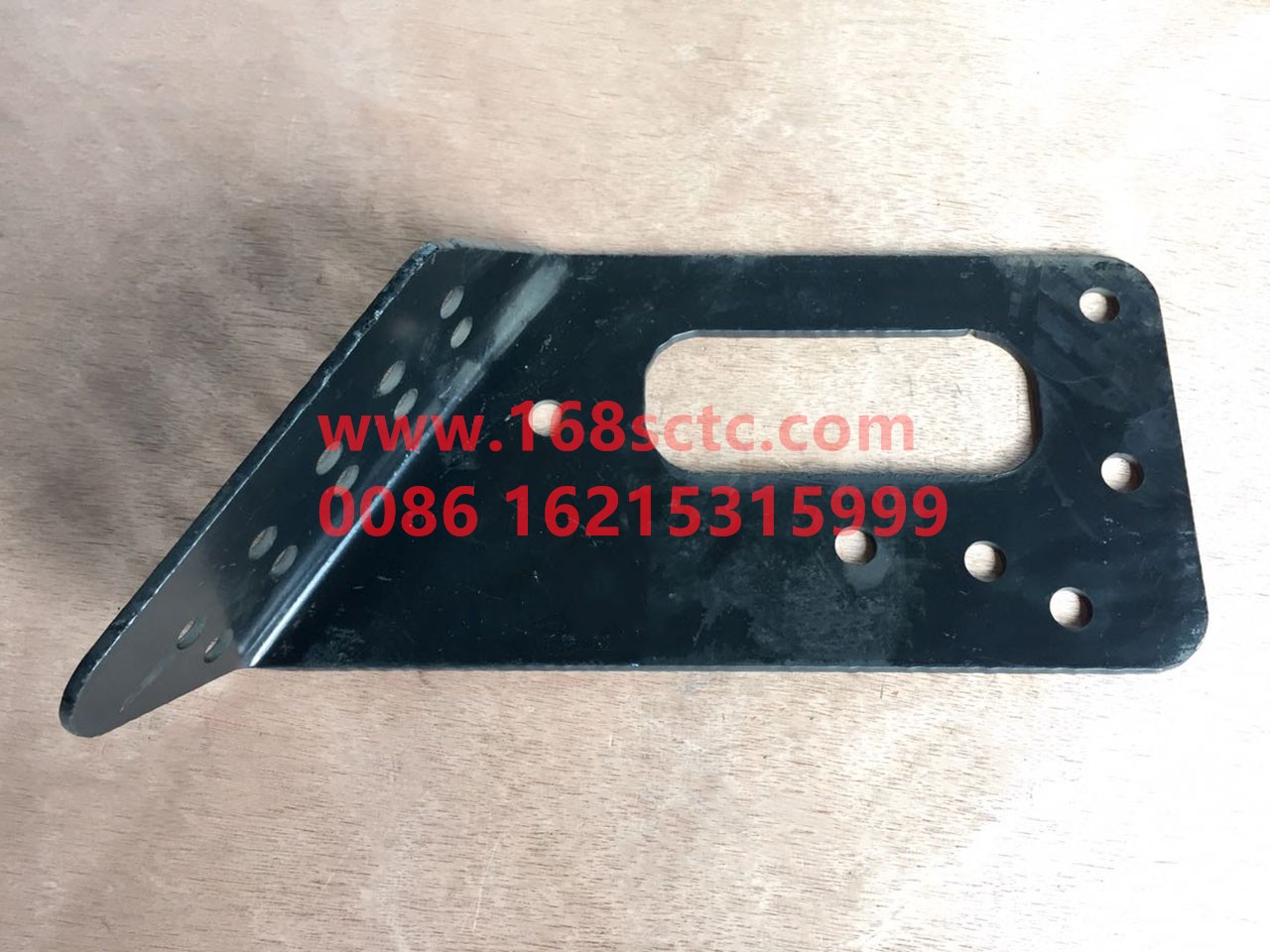 DZ95259538079-SHACMAN-Radiator protective grill right fixing bracket-DeLongF3000 2015Kuan