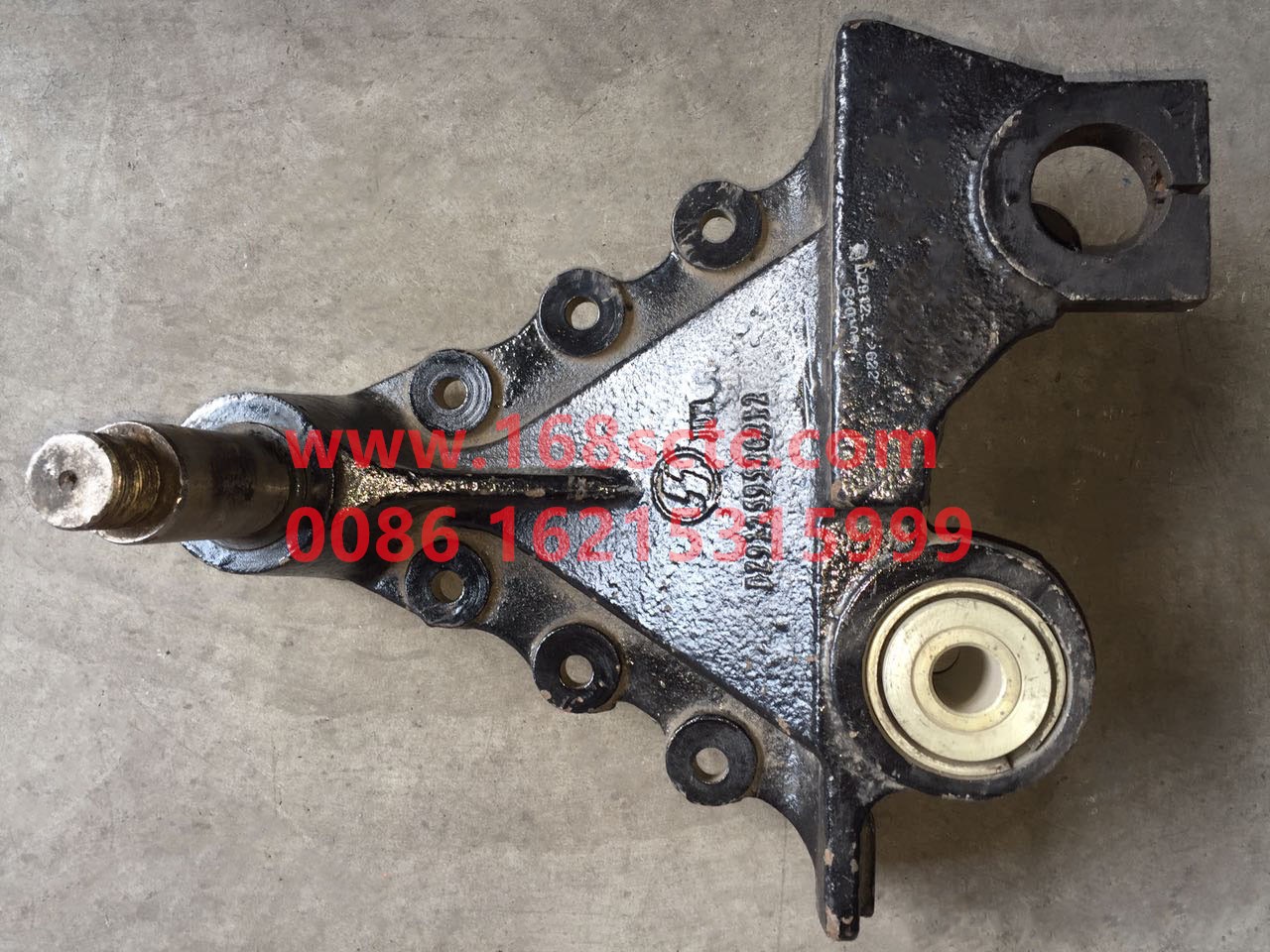 DZ91259526222-SHACMAN-Front spring bracket left-AoLong2013Kuan