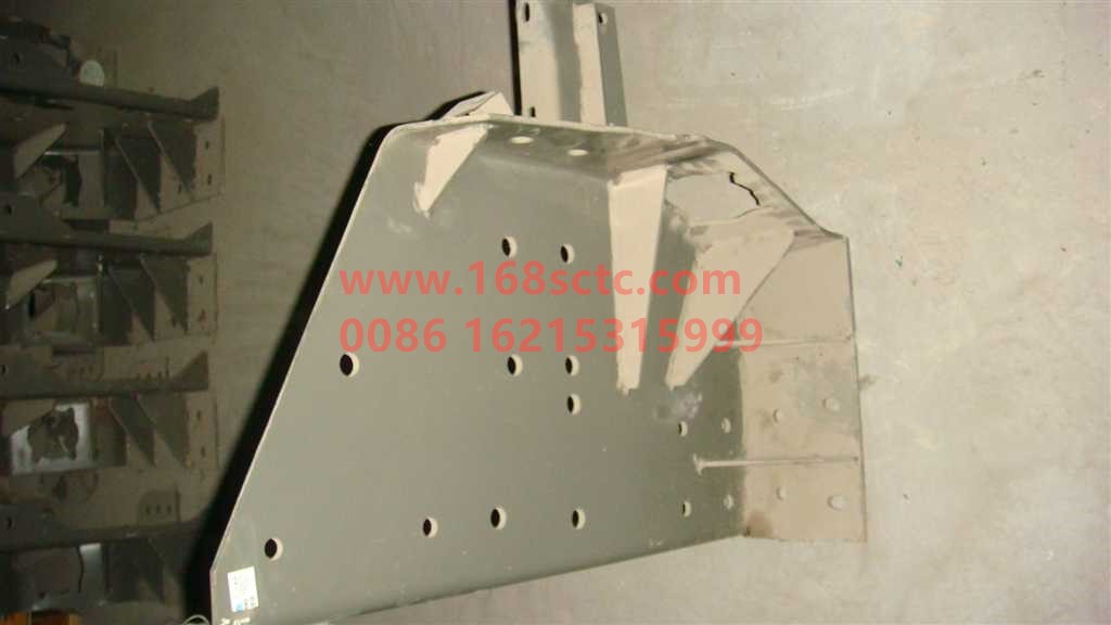 AZ9118930051-SINOTRUK HOWO-Bumper bracket assembly left-SiTaiErWang2008Kuan