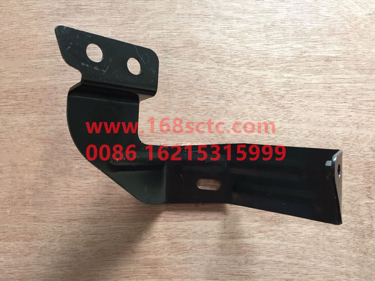 DZ15221112066-SHACMAN-Right door lower hinge trim panel mounting bracket assembly-DeLongL3000 2016Kuan
