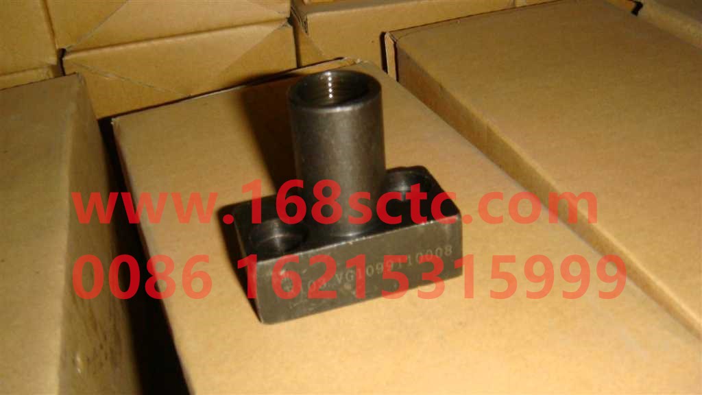VG1099110008-SINOTRUK HOWO-Turbocharger oil inlet pipe flange-ZhongQiFaDongJiWD615.96NE