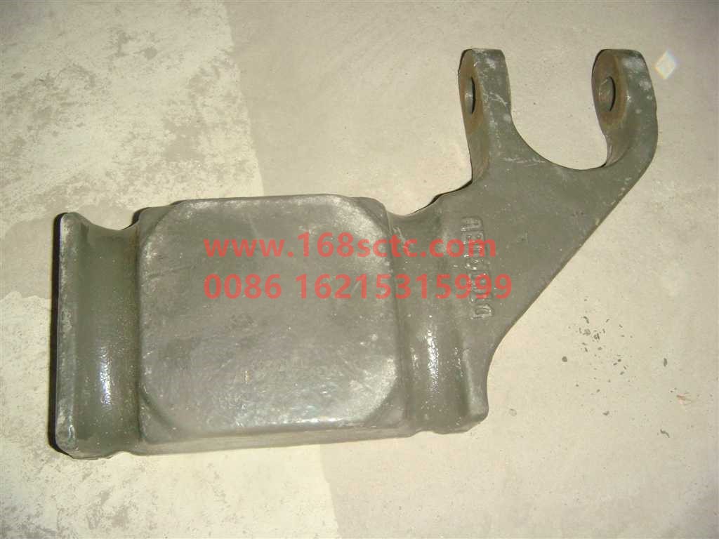 WG9925522138-SINOTRUK HOWO-Front spring pressure plate left-HaoWoT7HKuan