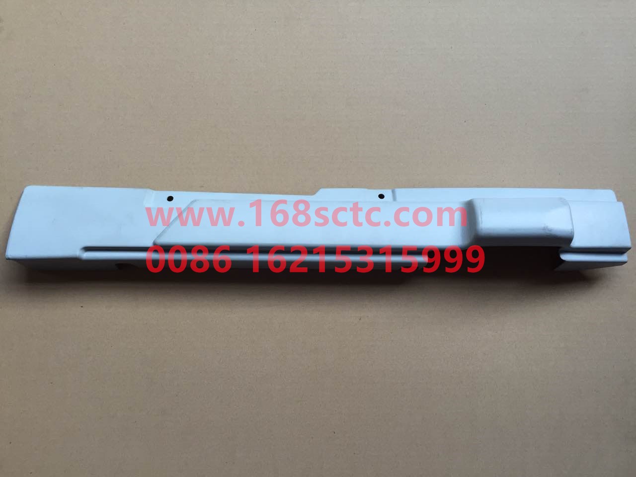 DZ15221110087-SHACMAN-Door lower hinge trim panel right (new M3000)-DeLongXinM3000 2013Kuan