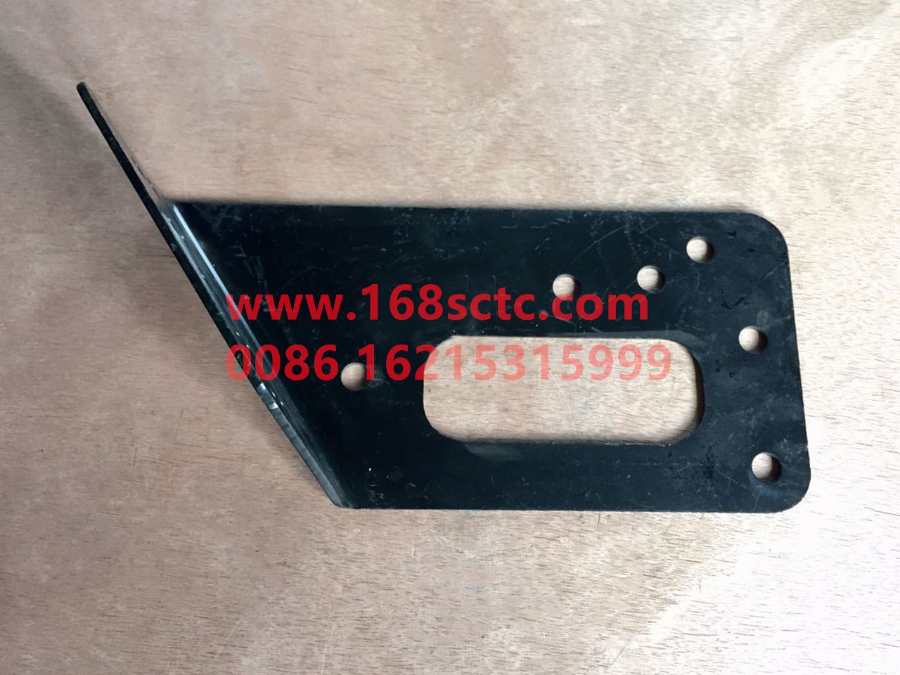 DZ95259538078-SHACMAN-Radiator protective grill left fixing bracket-DeLongF3000 2015Kuan