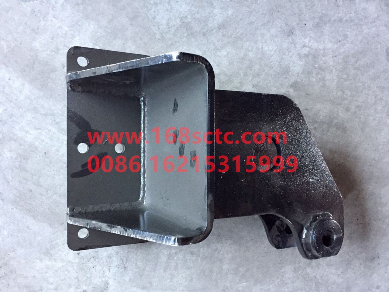 DZ15251430020-SHACMAN-Front suspension bracket assembly right-DeLongXinM3000 2013Kuan