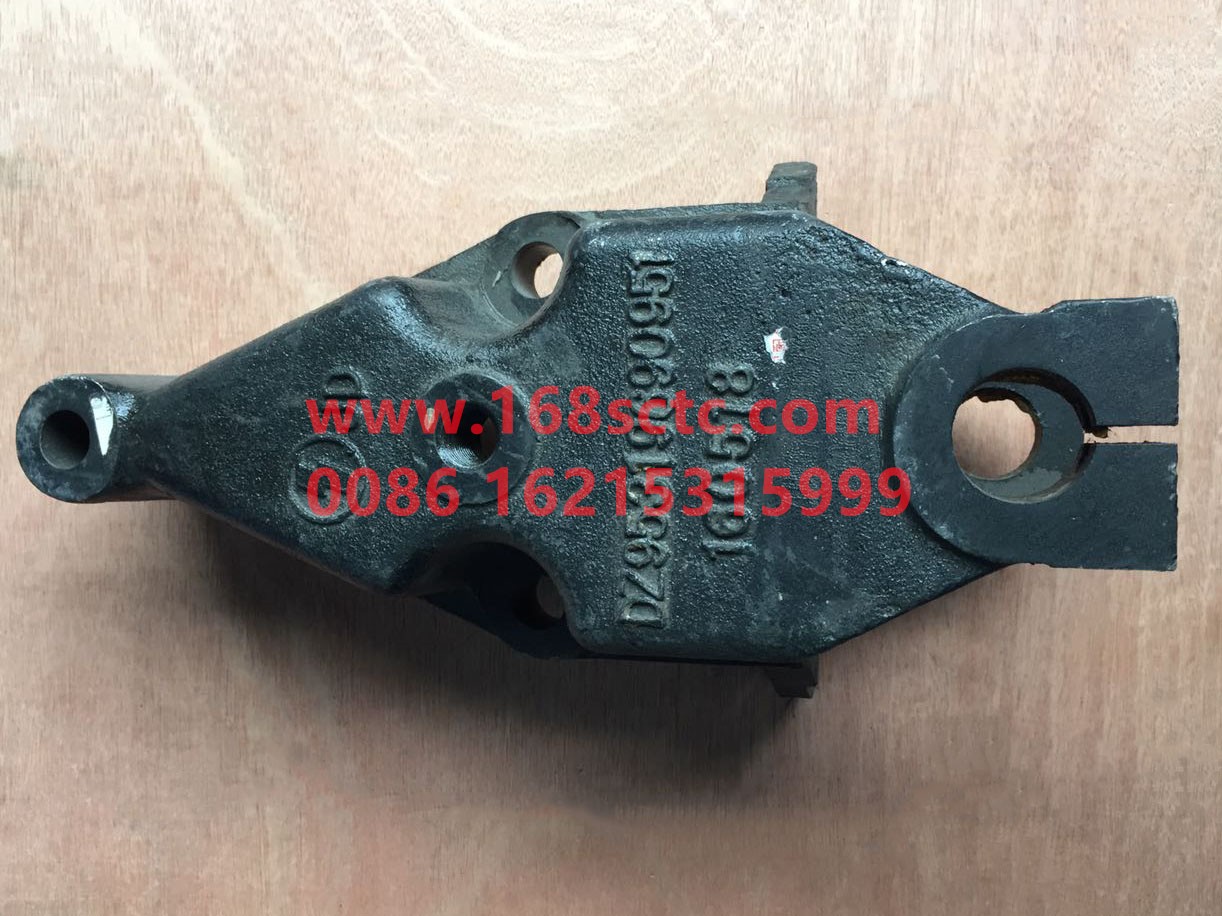 DZ95319690951-SHACMAN-Front spring bracket left front-DeLongF3000 2015Kuan