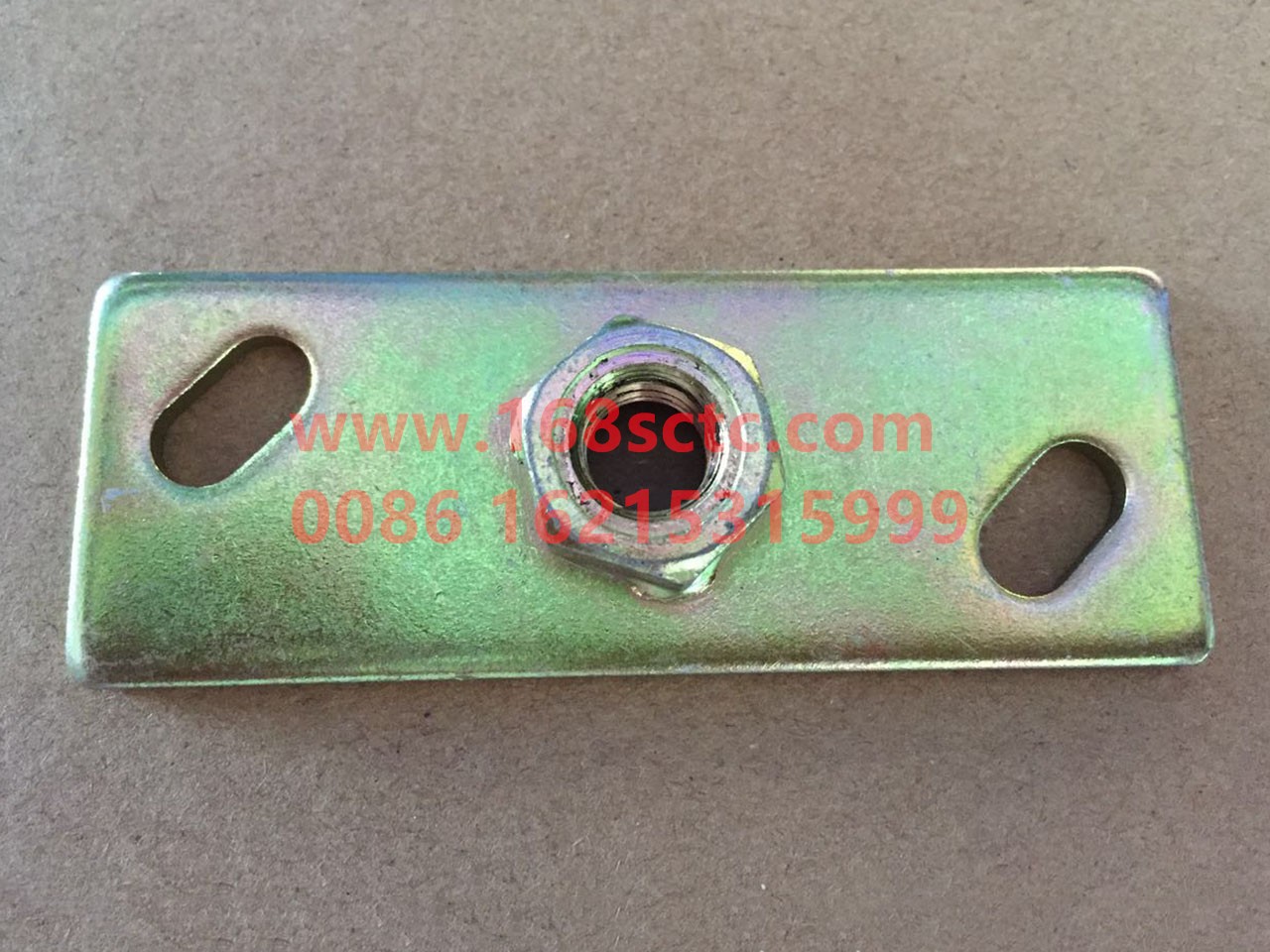 DZ15221110055-SHACMAN-Front cover lock cylinder left mounting bracket assembly-DeLongXinM3000 2013Kuan