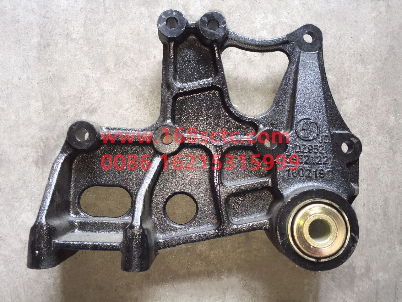 DZ95259521620-SHACMAN-Front spring right rear bracket assembly-DeLongF3000 2015Kuan