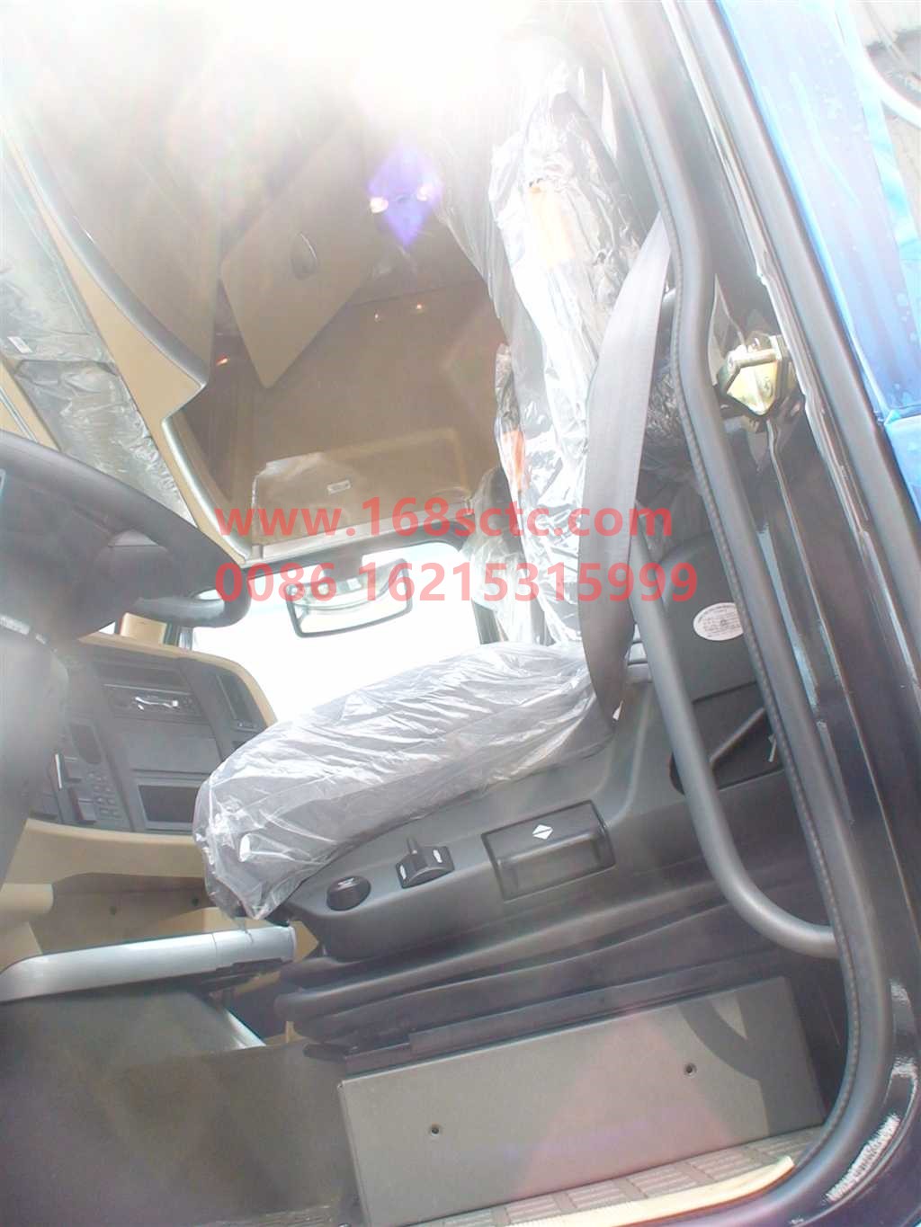 AZ1662510001-SINOTRUK HOWO-Driver's seat assembly with safety belt and air suspension-HaoWoT7HKuan