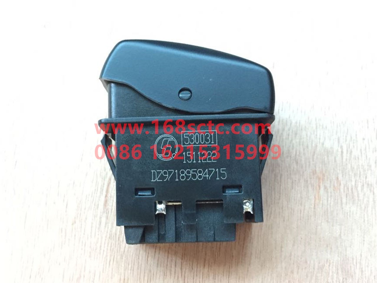DZ97189584715-SHACMAN-Horn switch-DeLongX3000 2013Kuan