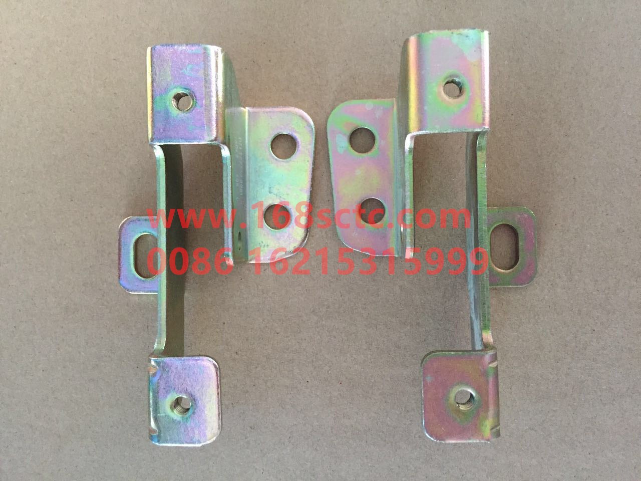 DZ15221110061-SHACMAN-Front cover left lock seat mounting bracket assembly-DeLongXinM3000 2013Kuan