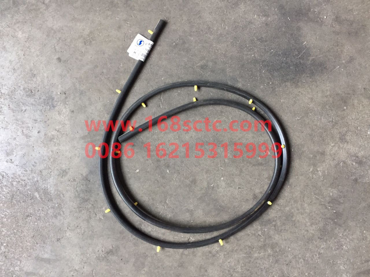 DZ14251970018-SHACMAN-Front windshield lower decorative panel sealing strip-DeLongX3000 2013Kuan