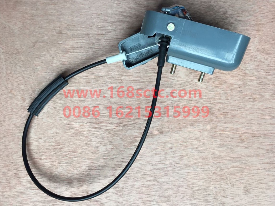 DZ14251340026A-SHACMAN-Right door inner handle (including pull wire)-DeLongX3000 2013Kuan