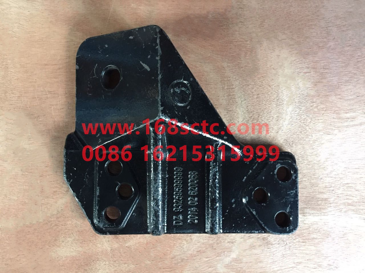 DZ93259599999-SHACMAN-engine front bracketLeft-DeLongF2000 2015Kuan