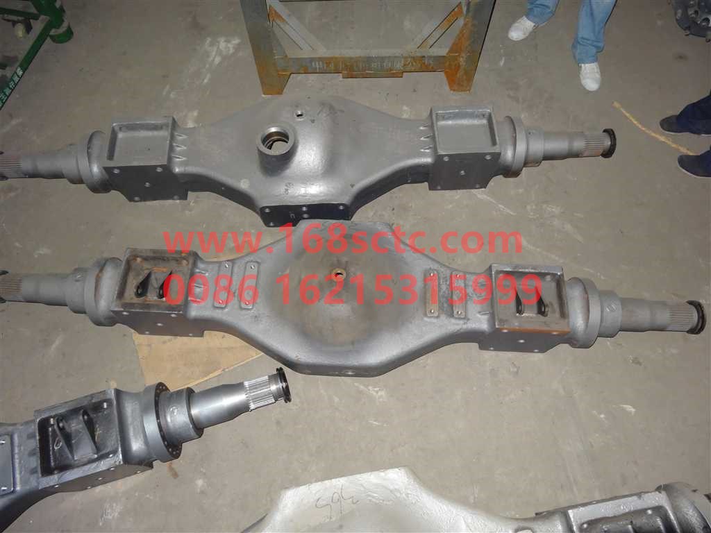 AZ9970330365-SINOTRUK HOWO-Rear axle housing (AC26 axle/wheelbase 2520)-ZhongQiHouQiaoAC26