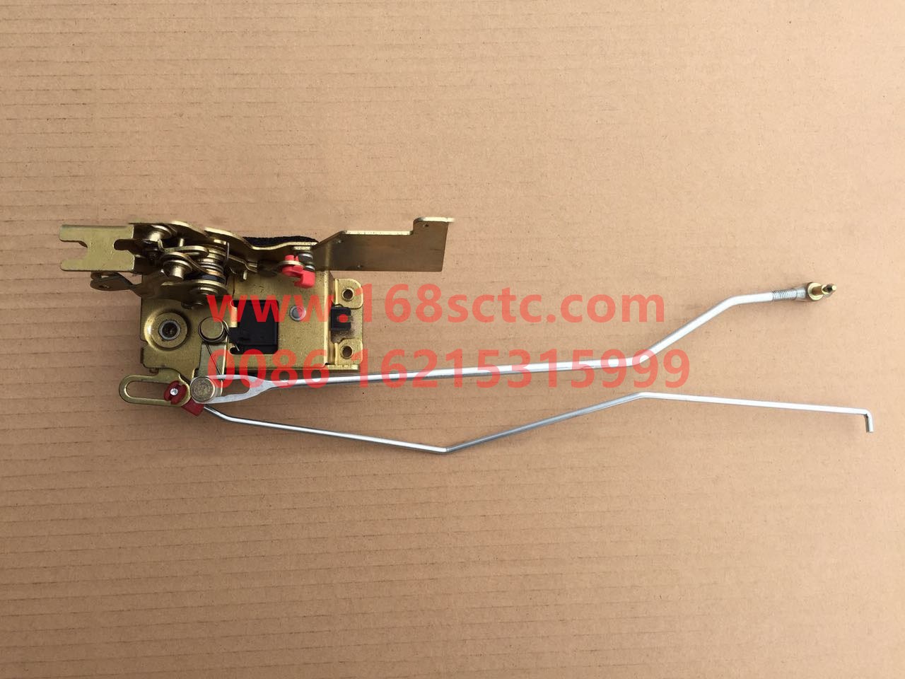 DZ15221340021-SHACMAN-Right door lock body-DeLongXinM3000 2013Kuan