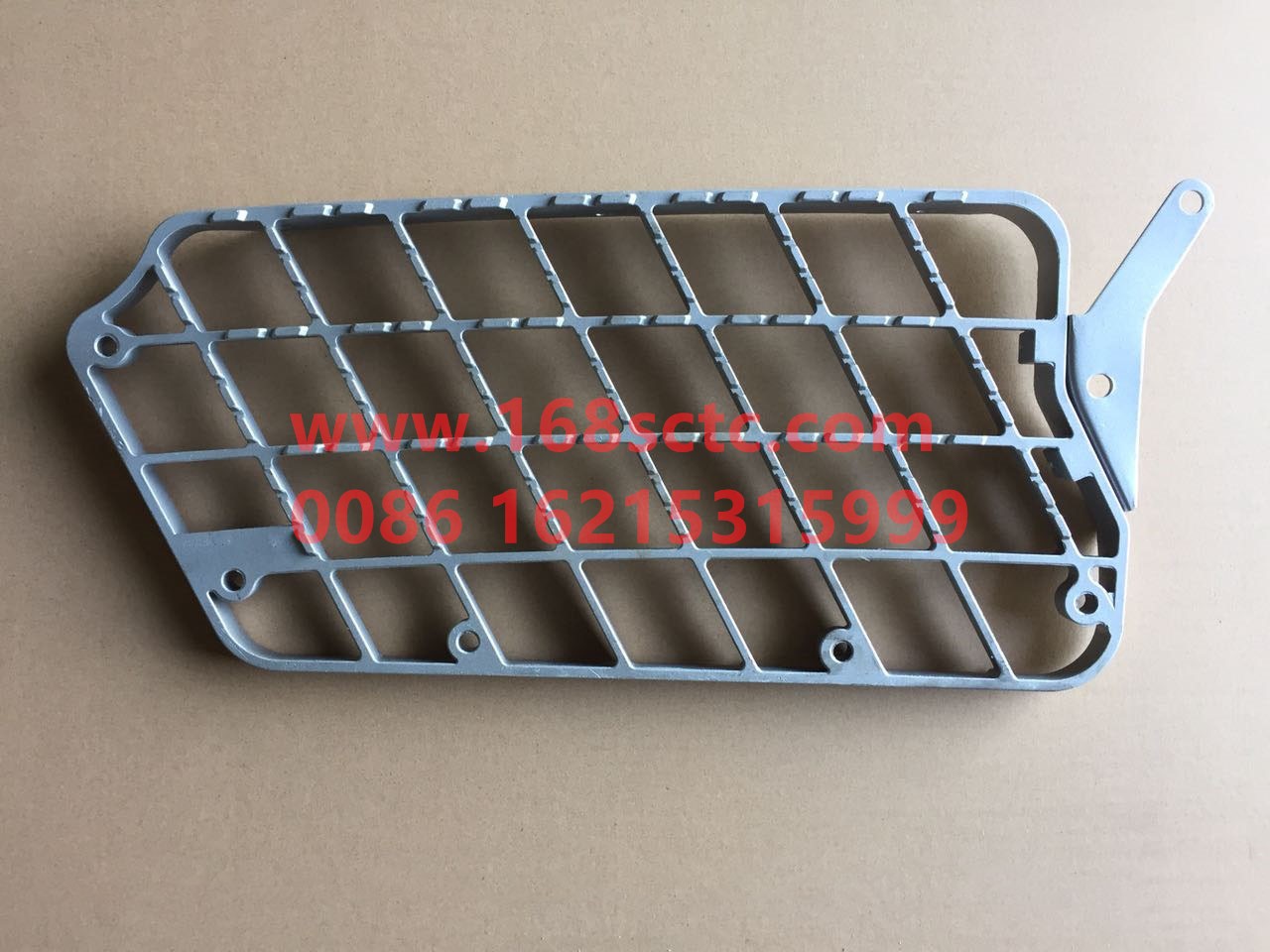 DZ13241240925-SHACMAN-Cast aluminum step assembly lower right (F3000)-DeLongF2000 2009Kuan