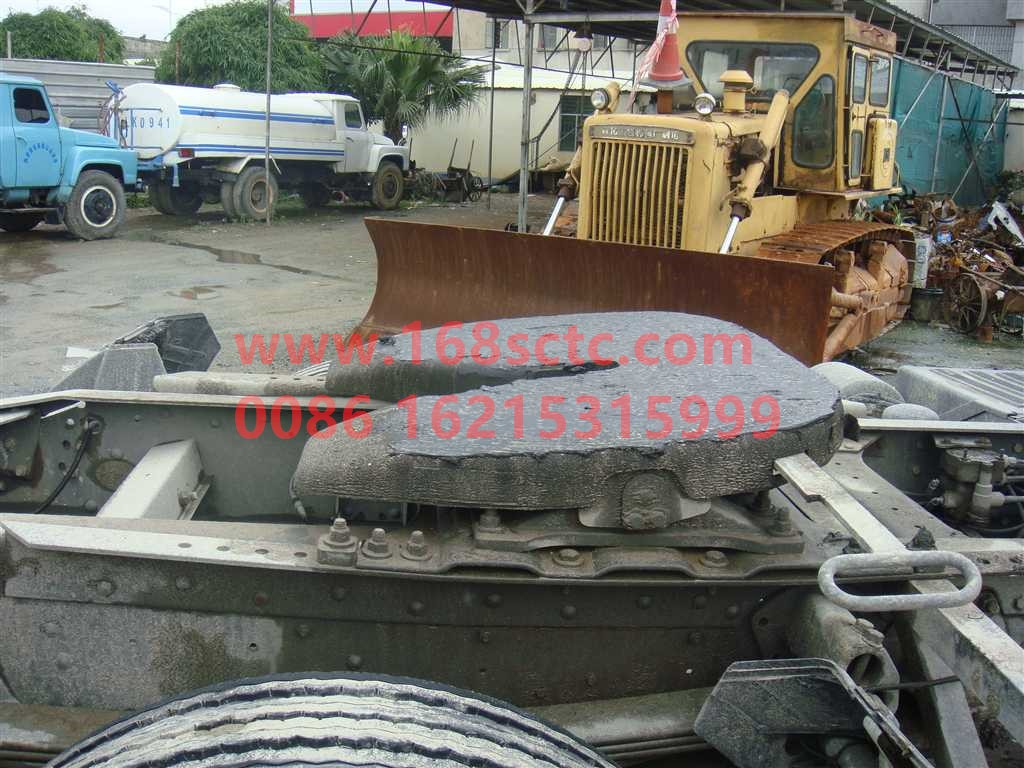 AZ9918513533-SINOTRUK HOWO-Saddle support plate left-HaoWoA7Kuan