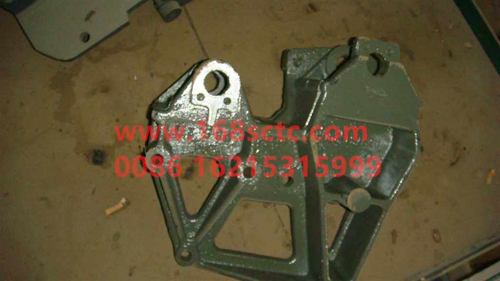 AZ9731520021-SINOTRUK HOWO-front spring front bracketright 8x4one bodyHOWO2007payment-HaoWoT7HKuan