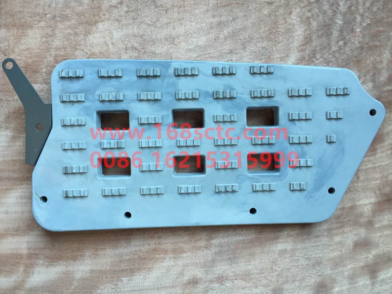 DZ13241240017-SHACMAN-Non-metallic step assembly lower left-DeLongF3000 2009Kuan