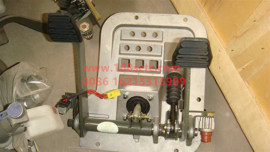 AZ9725361023-SINOTRUK HOWO-Combination pedal control assembly (Howo new switch)-HaoWo2013Kuan