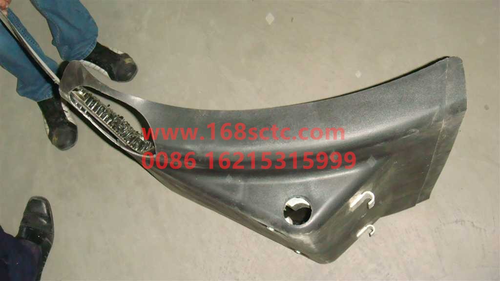 WG9725950120+004-SINOTRUK HOWO-Middle axle right rear mudguard wheel cover (left notch)-HaoWo2012Kuan