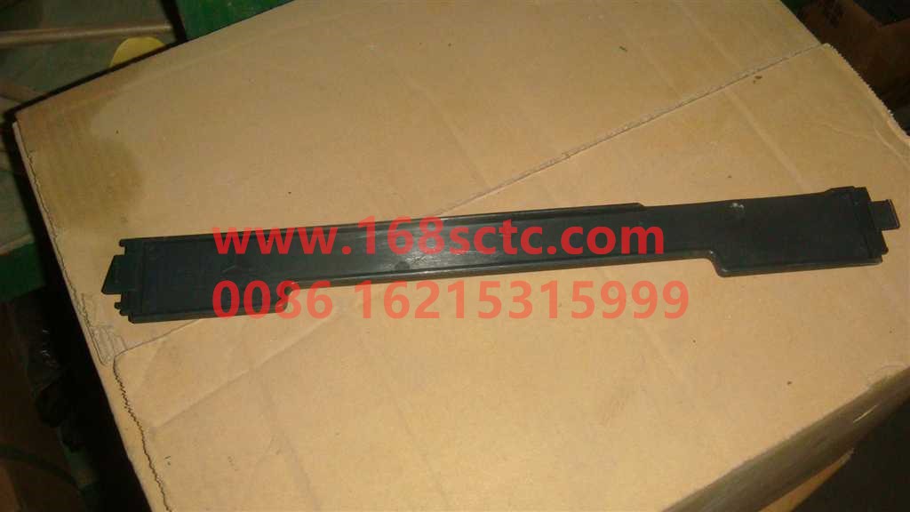 AZ1662510003+005-SINOTRUK HOWO-Main seat trim cover front-HaoWoT7HKuan