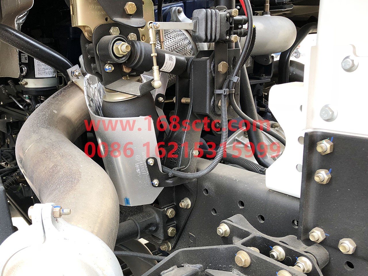 DZ15221443021-SHACMAN-Rear suspension left support-DeLongXinM3000 2014Kuan