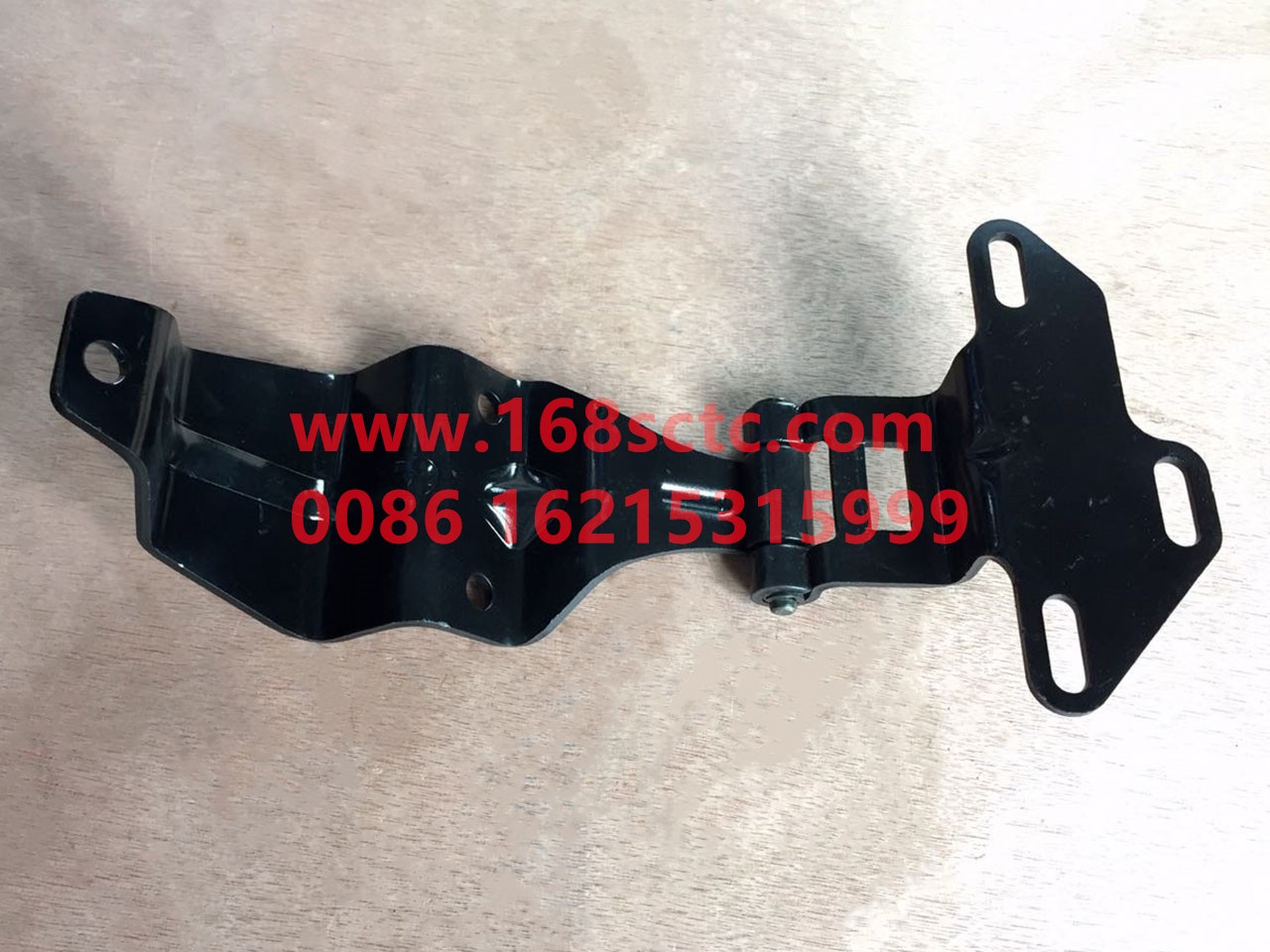 DZ15221110110-SHACMAN-Front cover hinge assembly (HP22405320070)-DeLongXinM3000 2013Kuan