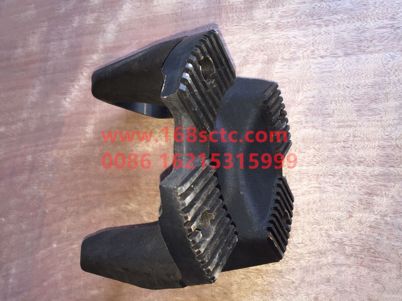 P395411010811-B-SHACMAN-flange fork 152xΦ57-DeLongF2000 2010Kuan