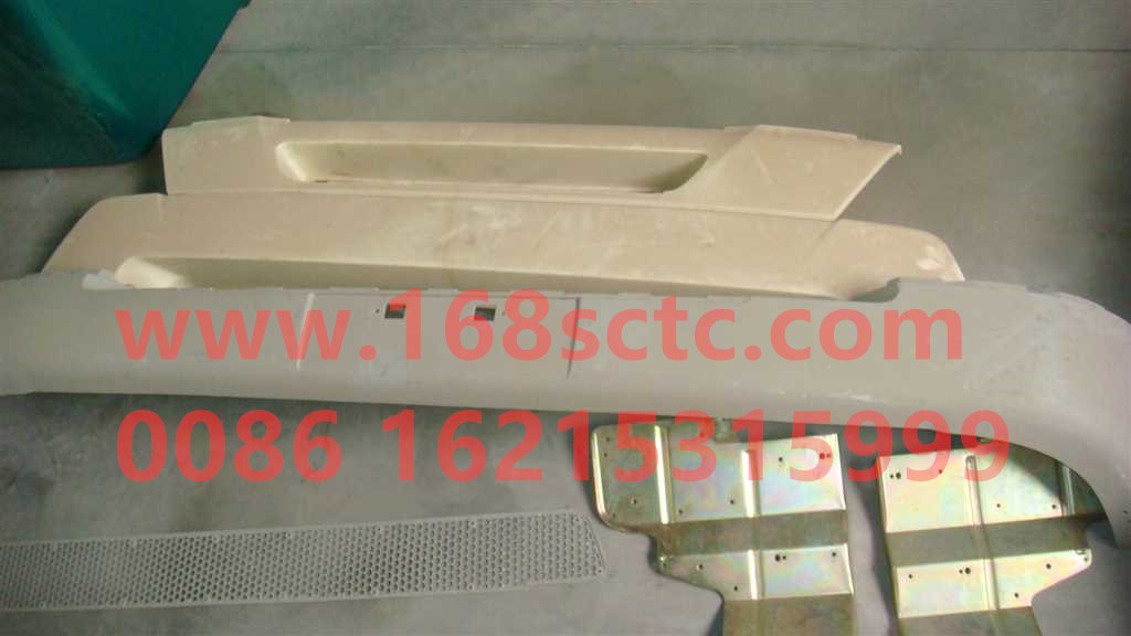 WG1664240003-SINOTRUK HOWO-Bumper assemblyblack-HaoWoA7Kuan