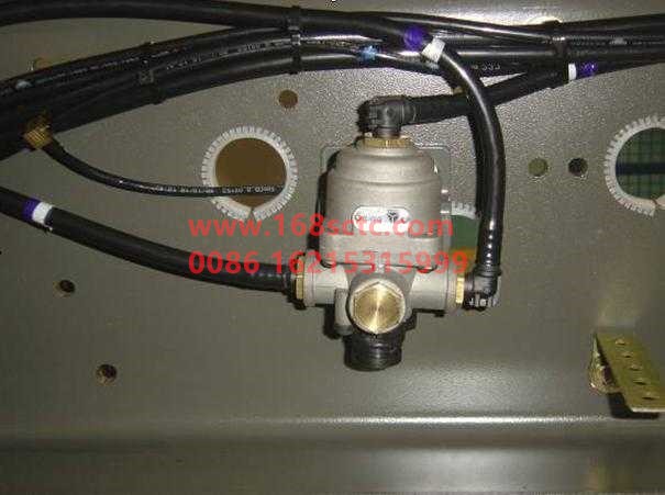 WG9000360518-SINOTRUK HOWO-Adapter valve-HaoWo2013Kuan