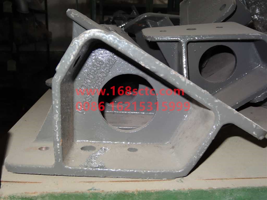 WG9725590592-SINOTRUK HOWO-Engine front bracket right-HaoWo2008Kuan