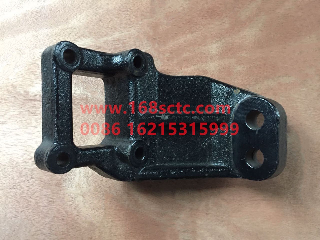 DZ95259590086-SHACMAN-Engine bracket right front-DeLongF3000 2015Kuan