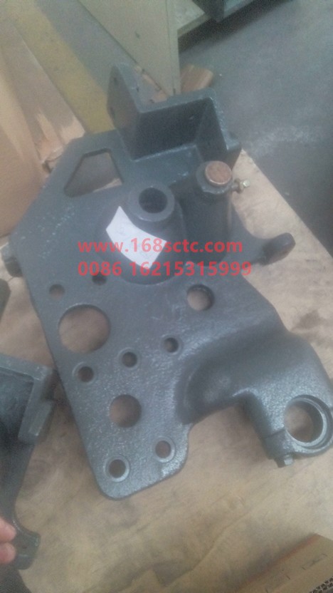 AZ1642430231-SINOTRUK HOWO-front bracketLeft-HaoWo2007Kuan