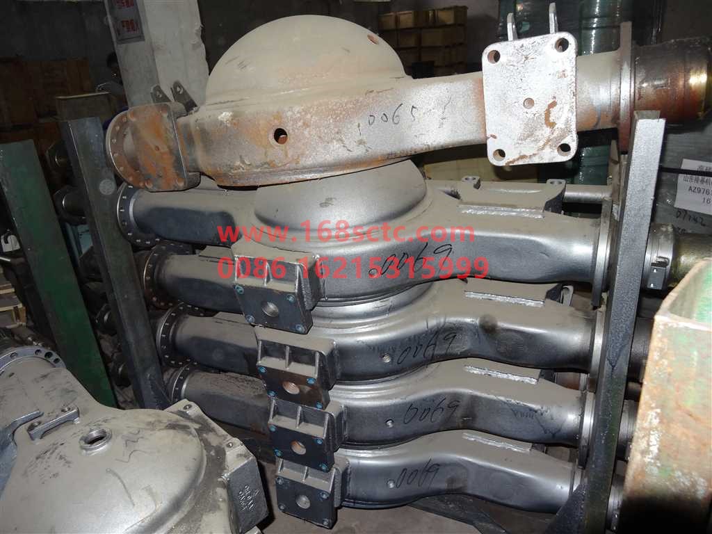 AZ9360330069-SINOTRUK HOWO- Rear axle housing (rear axle housing assembly rubber suspension)-ZhongQiHW1279Qiao