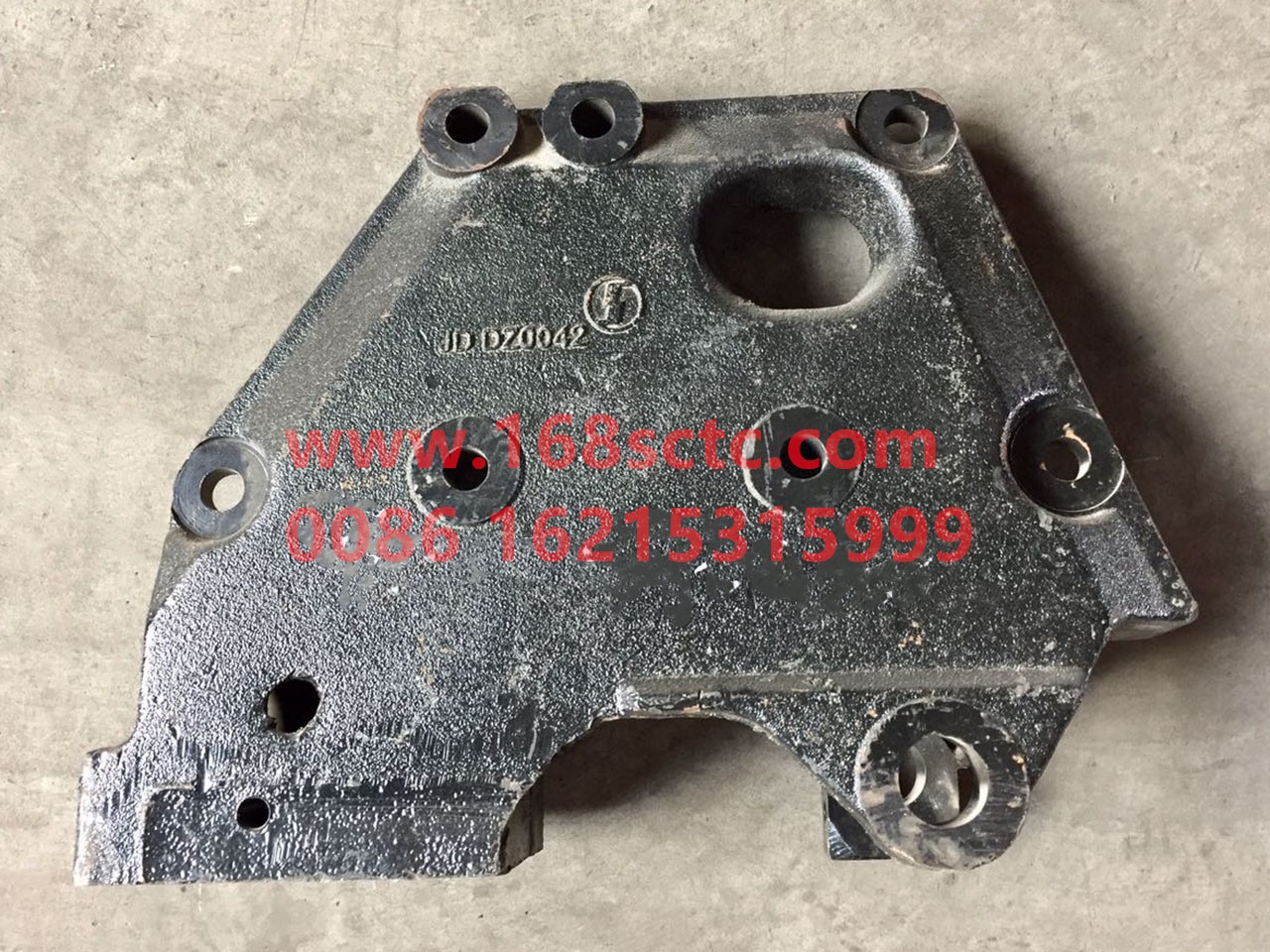 DZ93259520042-SHACMAN-Front spring right rear bracket-DeLongF2000 2015Kuan
