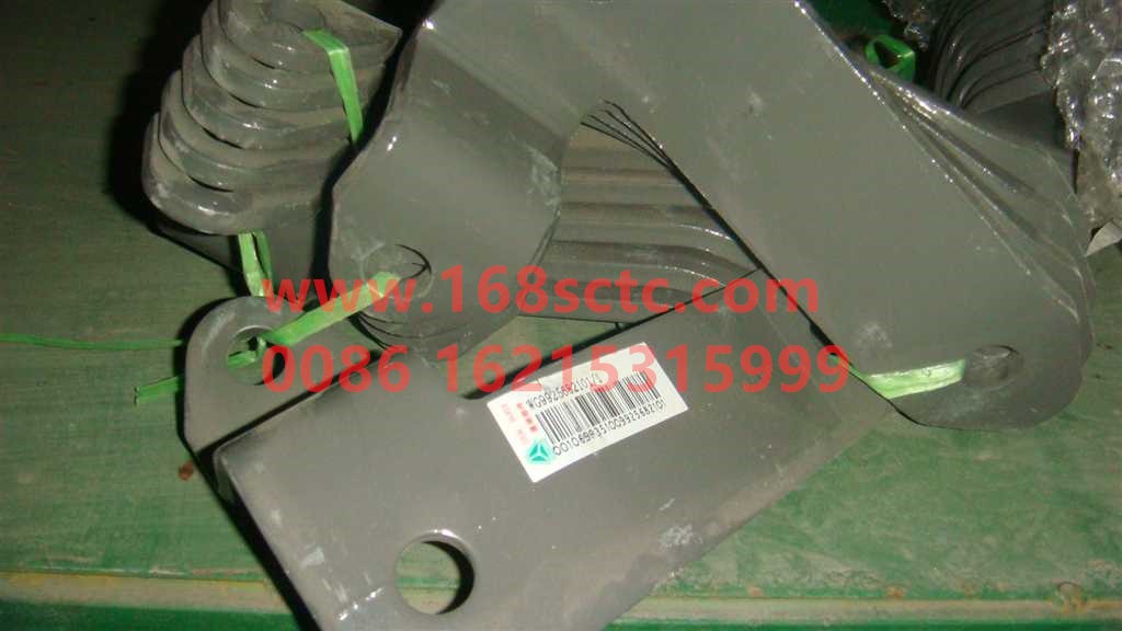 WG9925682101-SINOTRUK HOWO-Front stabilizer bar bracket left-HaoWoT7HKuan