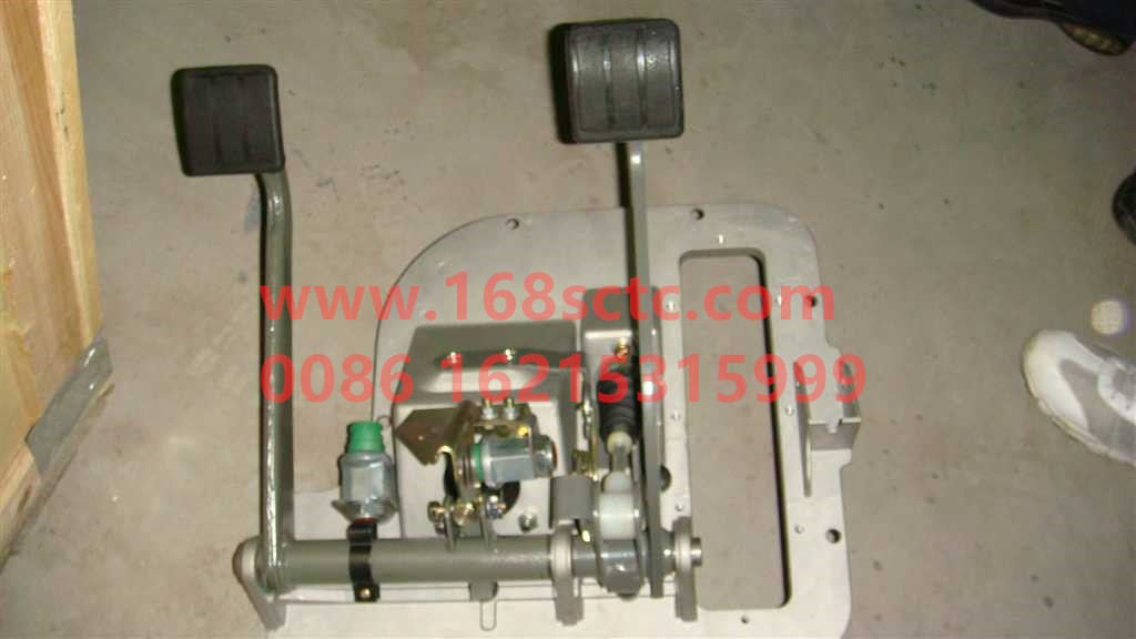 AZ9925360001-SINOTRUK HOWO-Combination pedal control assembly-HaoWoA7Kuan