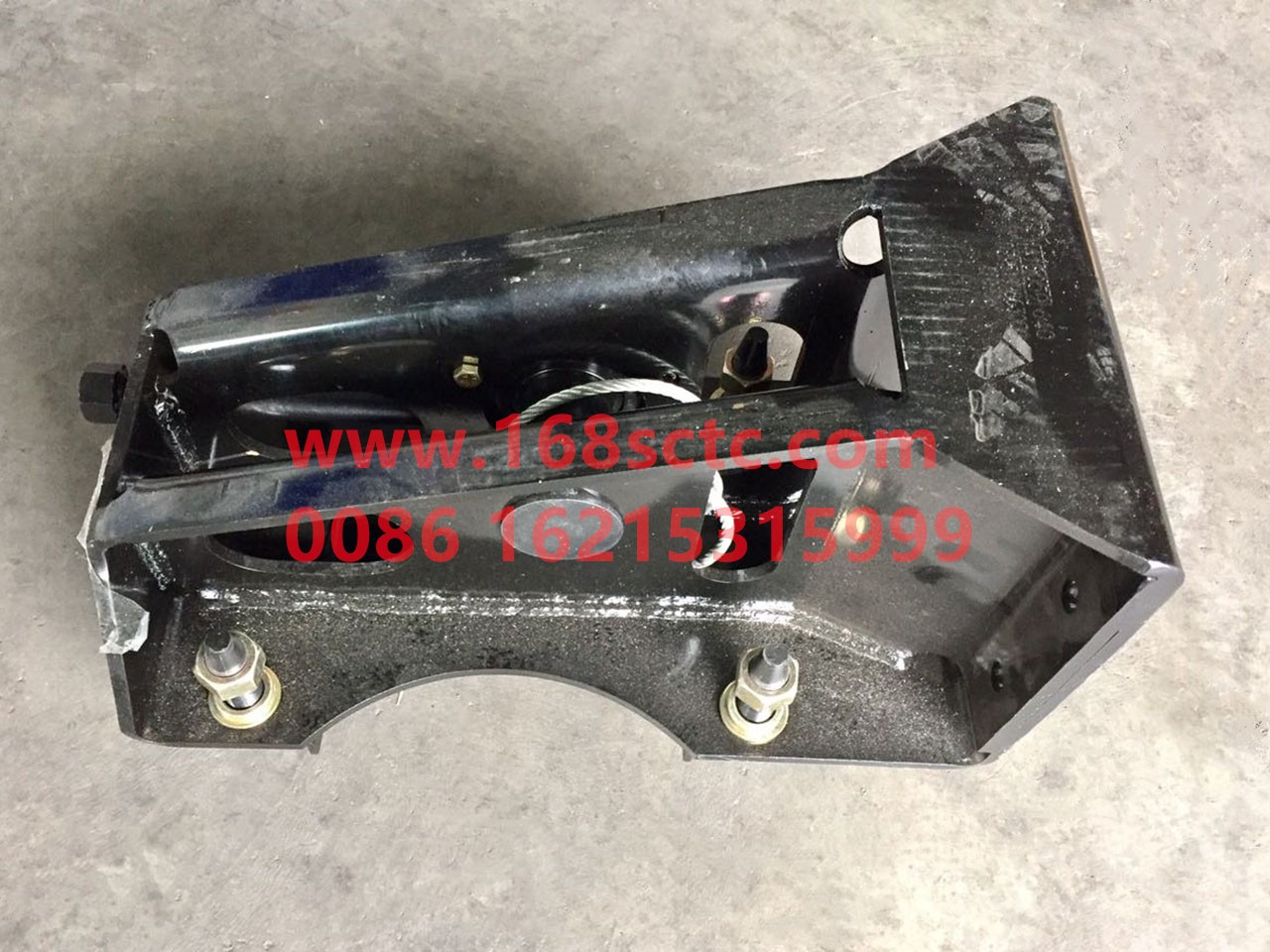 DZ95189863000-SHACMAN-Side spare tire rack assembly-DeLongF3000 2015Kuan