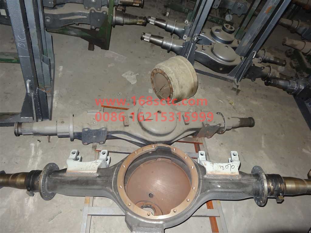 AZ9360330070-SINOTRUK HOWO-Intermediate axle housing assembly rubber suspension-ZhongQiZhongQiaoHW1279