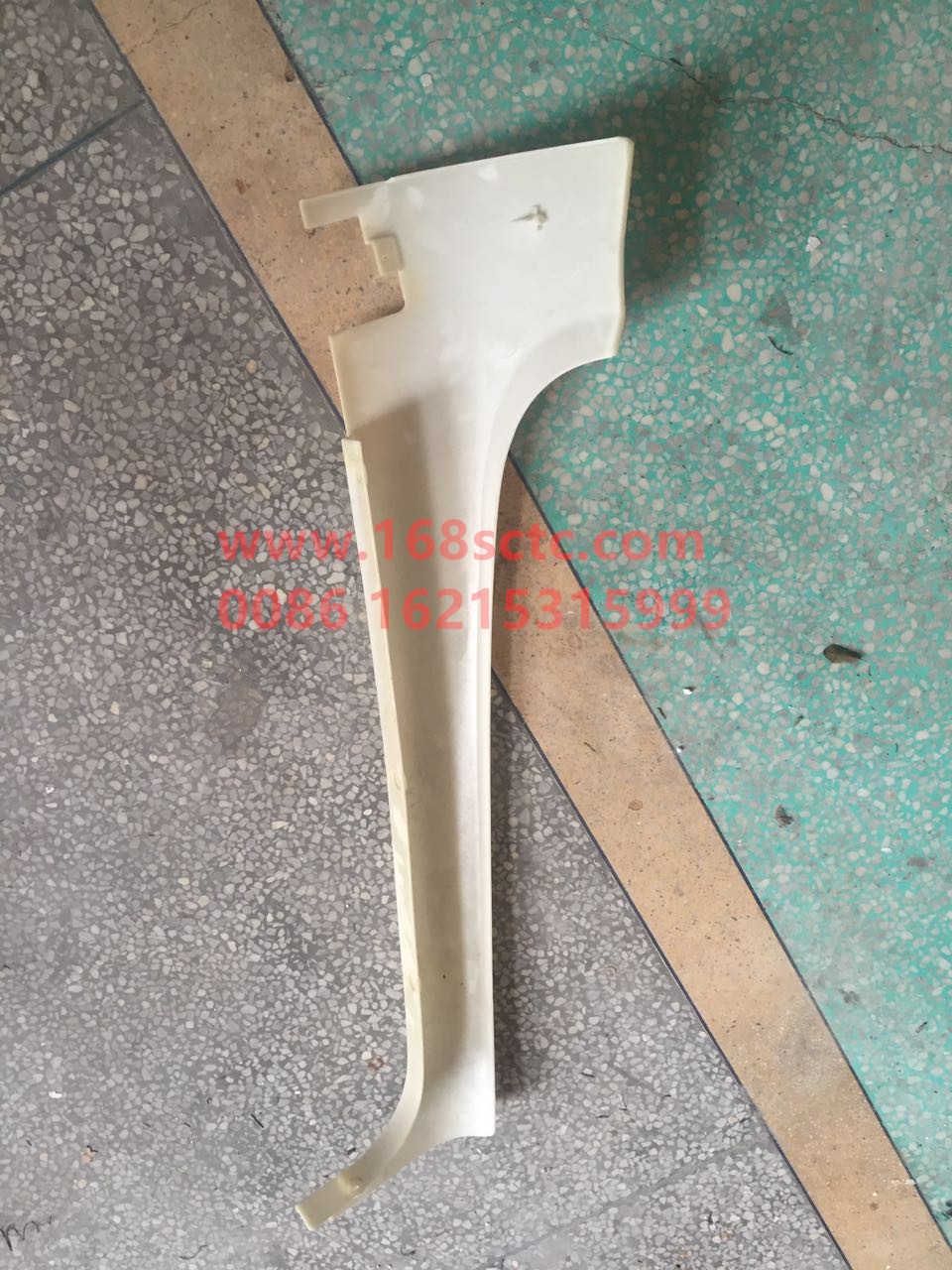 DZ15221110081-SHACMAN-A-pillar exterior trim right HP22405410081-DeLongXinM3000 2013Kuan