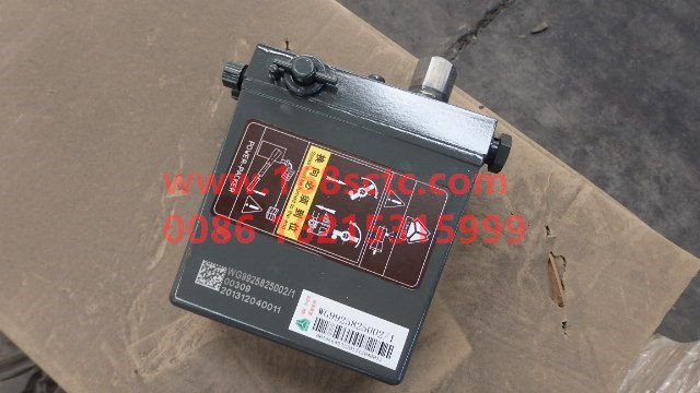 WG9925825002-SINOTRUK HOWO-Cab lift pump (right)-HaoWoA7Kuan